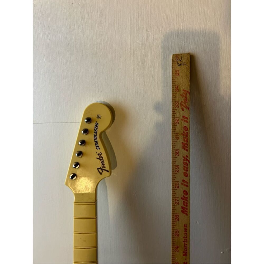 Rockband Fender Stratocaster‎ harmonix model 19091 2005 guitar replacement - Picture 4 of 7